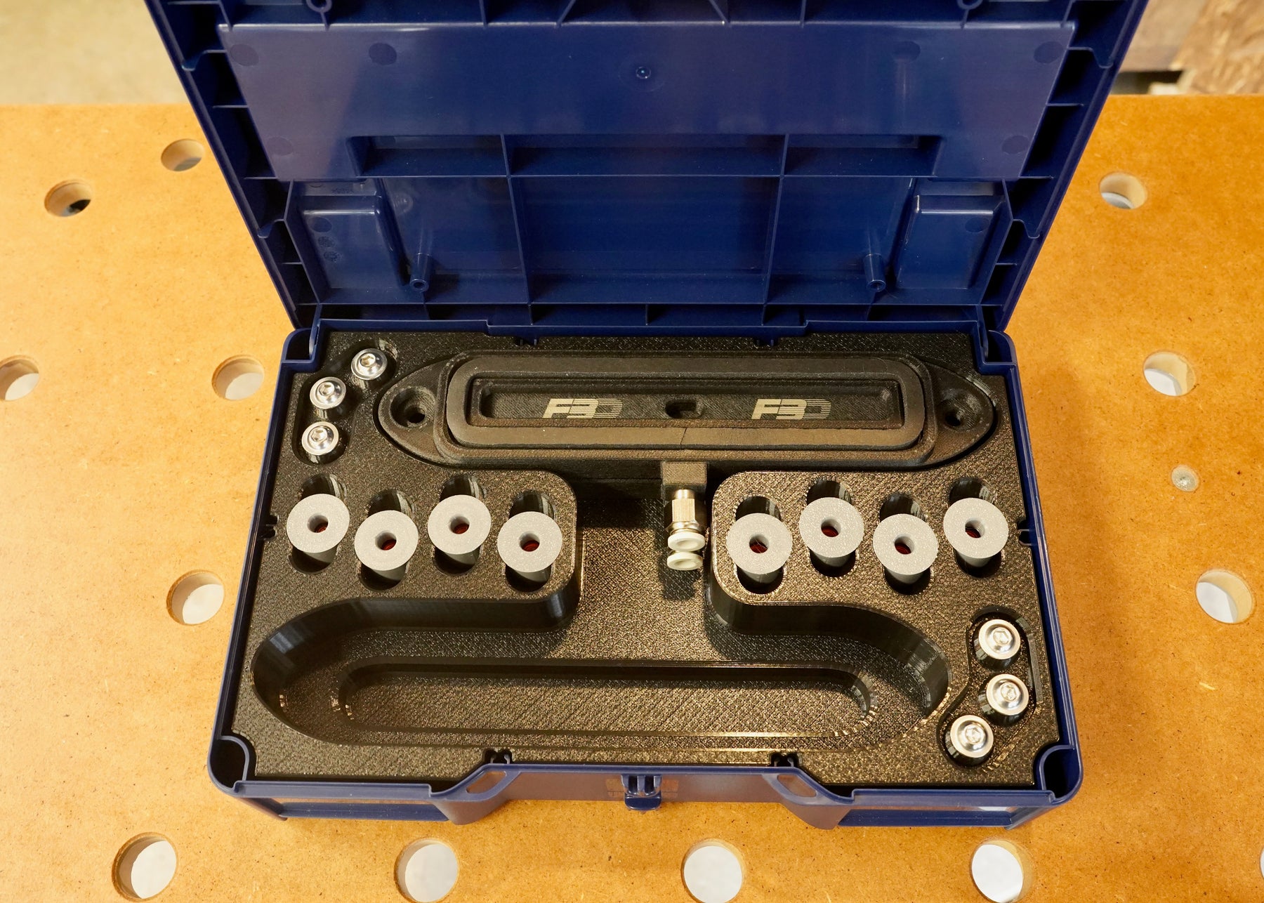 SYS-GRP BenchGrip Akros — Harpyie Minimus vacuum pods, AnchorDogs, and rail inserts in the Systainer³ S 76 fitout